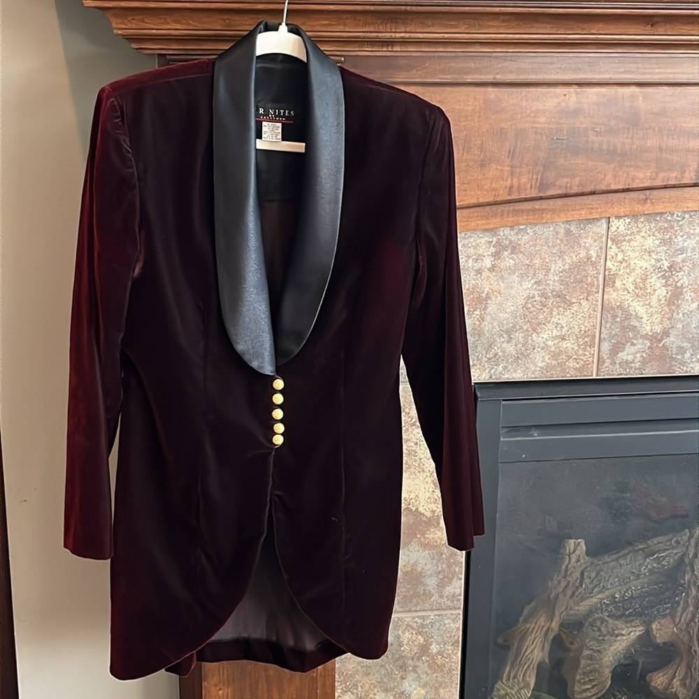 Deep red burgundy velvet tuxedo evening Jacket satin collar Whimsigoth 90s 9/10